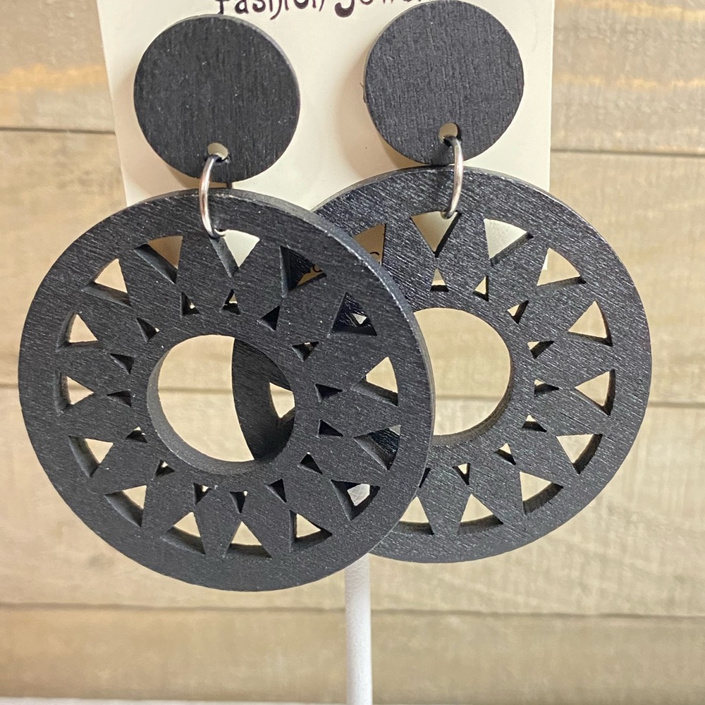 E127 ❤️ Black Light Weight Wood Boho Earrings - Picture 3 of 3